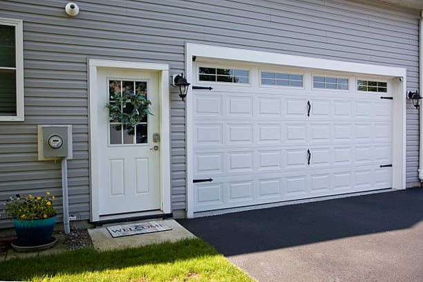 24/7 Emergency Garage Door Panel Replacement experts in New Kingman-Butler, AZ